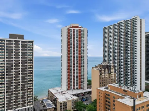 940 West Glenlake Avenue Chicago IL 60660
