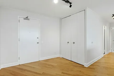 940 West Glenlake Avenue Chicago IL 60660