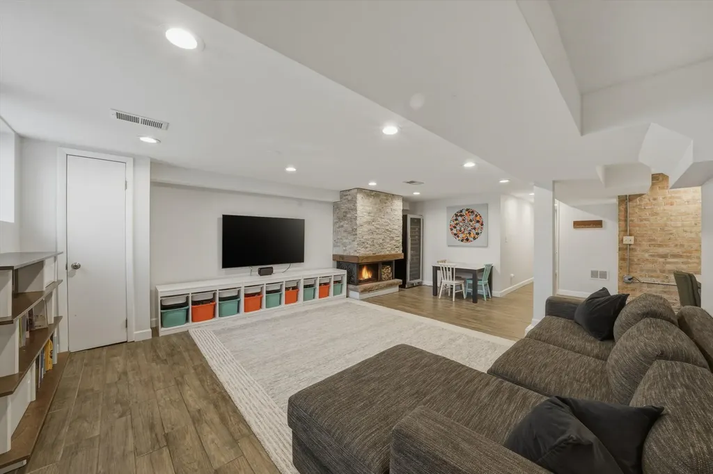 2234 North Racine Avenue Chicago IL 60614