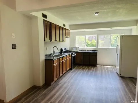 602 5TH Street Rock Island IL 61201