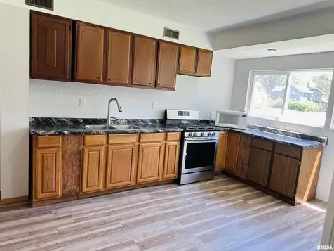 602 5TH Street Rock Island IL 61201