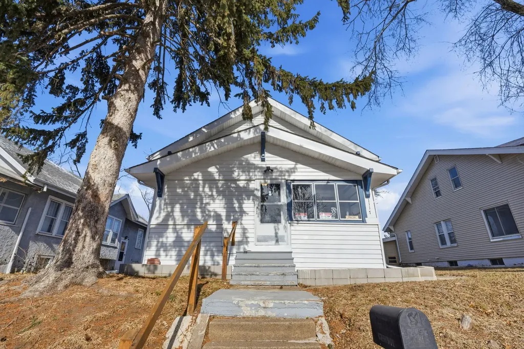 1117 19TH Avenue Rock Island IL 61201