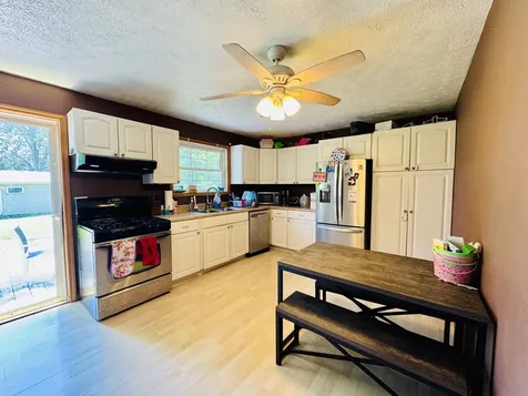 1006 Diamond Street Benton IL 62812
