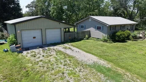 1006 Diamond Street Benton IL 62812