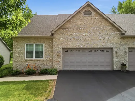 1676 Overlook Drive Dixon IL 61021