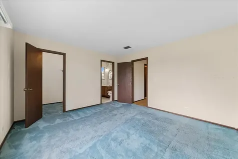 715 Newport N Roselle IL 60172