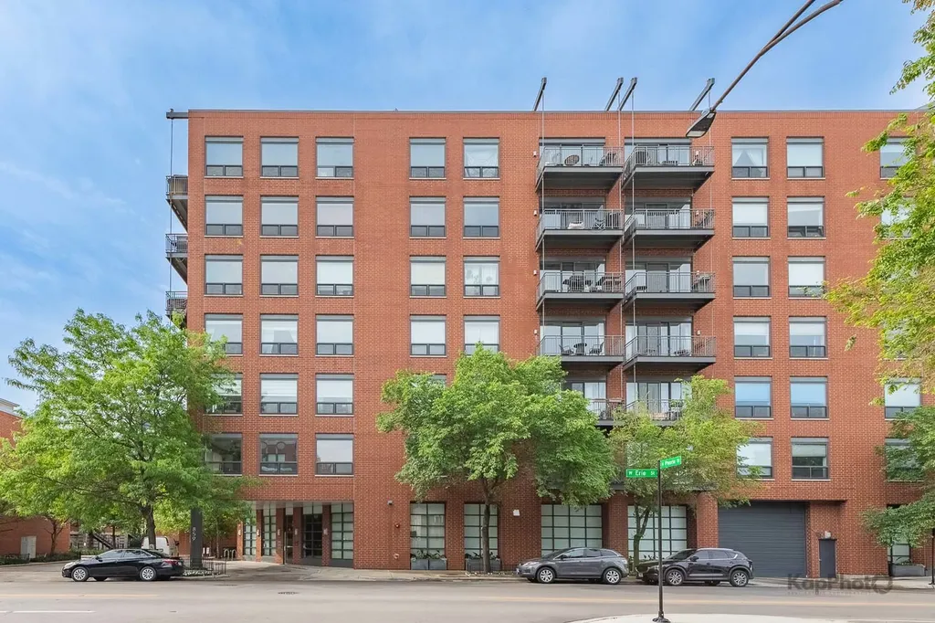 859 West Erie Street Chicago IL 60642