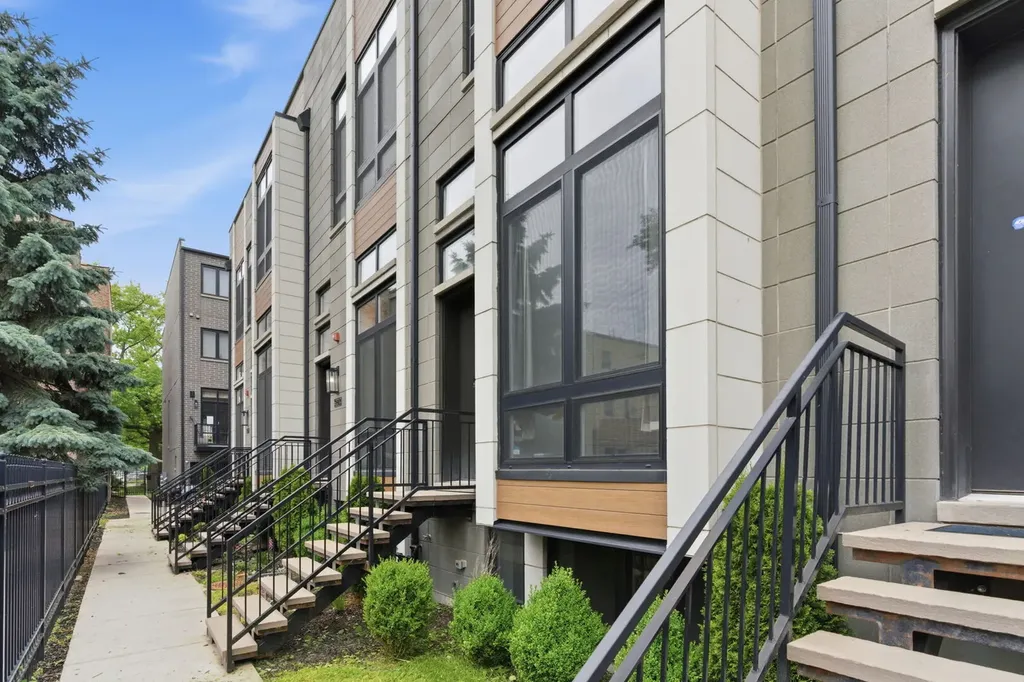 6227 D South Ellis Avenue Chicago IL 60637