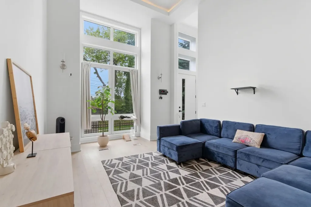 6227 D South Ellis Avenue Chicago IL 60637