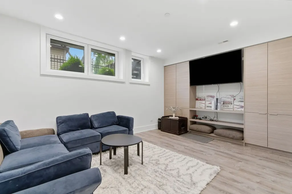 6227 D South Ellis Avenue Chicago IL 60637