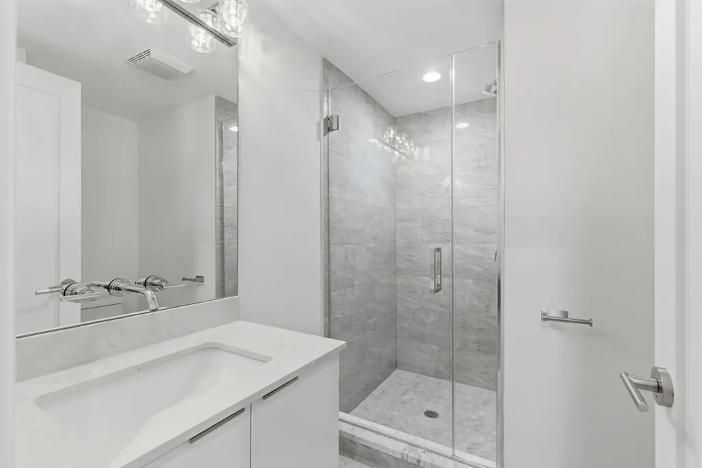 6227 D South Ellis Avenue Chicago IL 60637