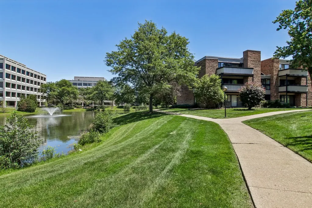 1806 Hemlock Place Schaumburg IL 60173
