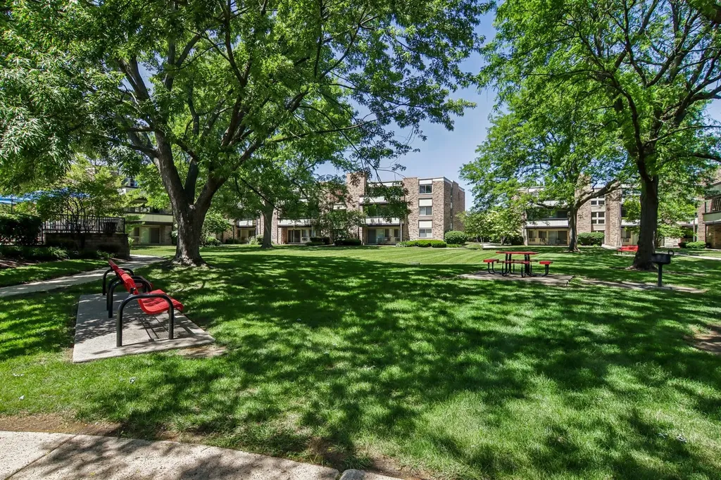 1806 Hemlock Place Schaumburg IL 60173