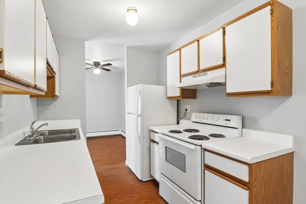 1806 Hemlock Place Schaumburg IL 60173