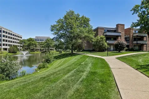 1806 Hemlock Place Schaumburg IL 60173