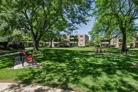 1806 Hemlock Place Schaumburg IL 60173
