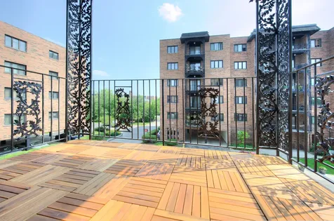 9396 Landings Lane Des Plaines IL 60016