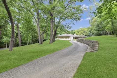 4 Far Hills Road Barrington Hills IL 60010