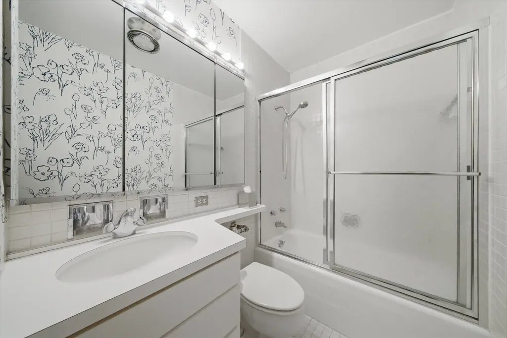 3150 North Lake Shore Drive Chicago IL 60657