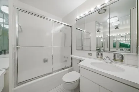 3150 North Lake Shore Drive Chicago IL 60657