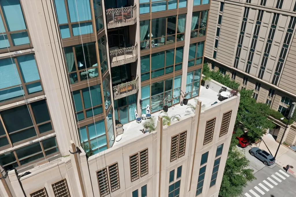 21 East Huron Street Chicago IL 60611