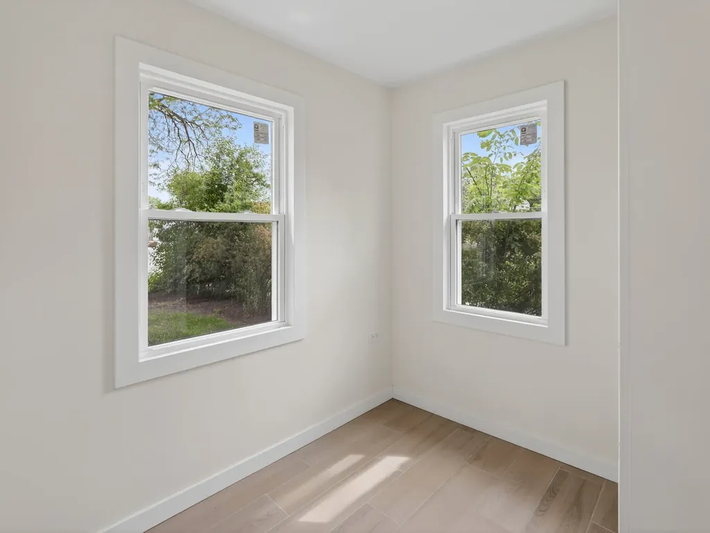 906 East Babcock Avenue Addison IL 60101