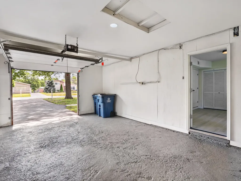 906 East Babcock Avenue Addison IL 60101