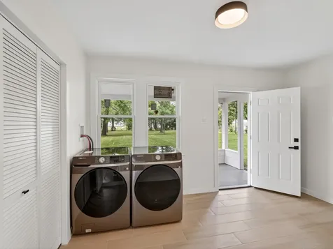 906 East Babcock Avenue Addison IL 60101