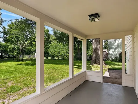 906 East Babcock Avenue Addison IL 60101