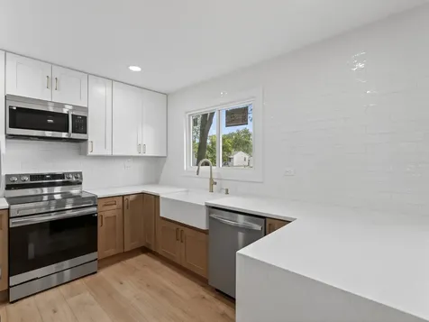 906 East Babcock Avenue Addison IL 60101