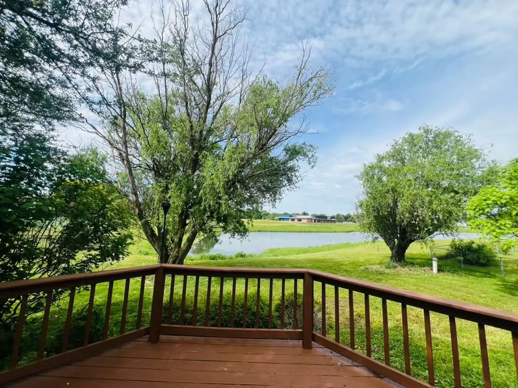 649 Hiawatha Drive Carol Stream IL 60188
