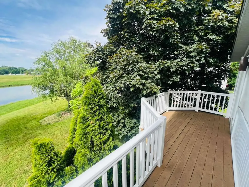 649 Hiawatha Drive Carol Stream IL 60188