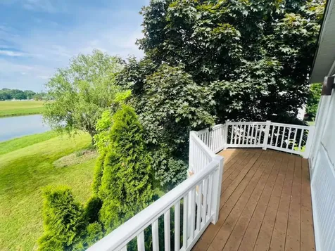 649 Hiawatha Drive Carol Stream IL 60188