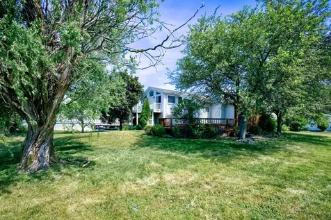 649 Hiawatha Drive Carol Stream IL 60188