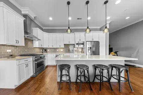 5008 North Lincoln Avenue Chicago IL 60625