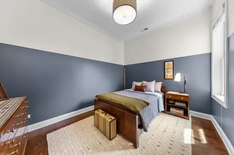5008 North Lincoln Avenue Chicago IL 60625