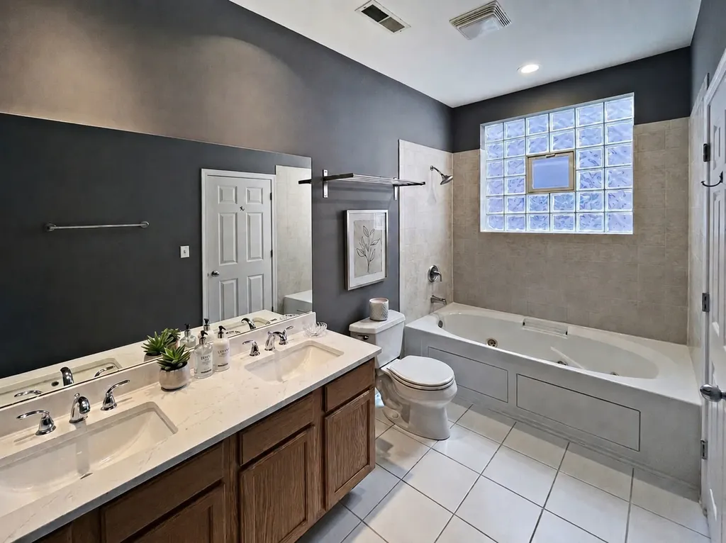 4315 North Richmond Street Chicago IL 60618