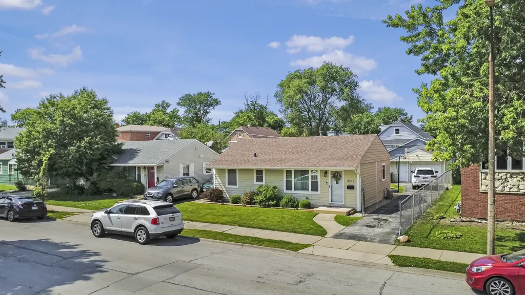 8538 45TH Street Lyons IL 60534