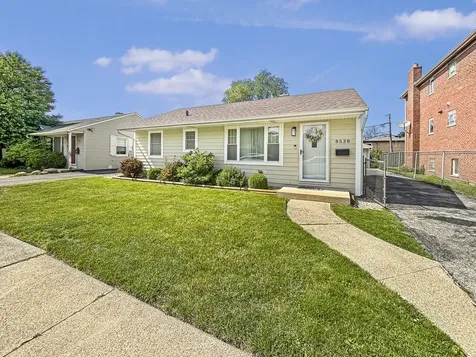 8538 45TH Street Lyons IL 60534