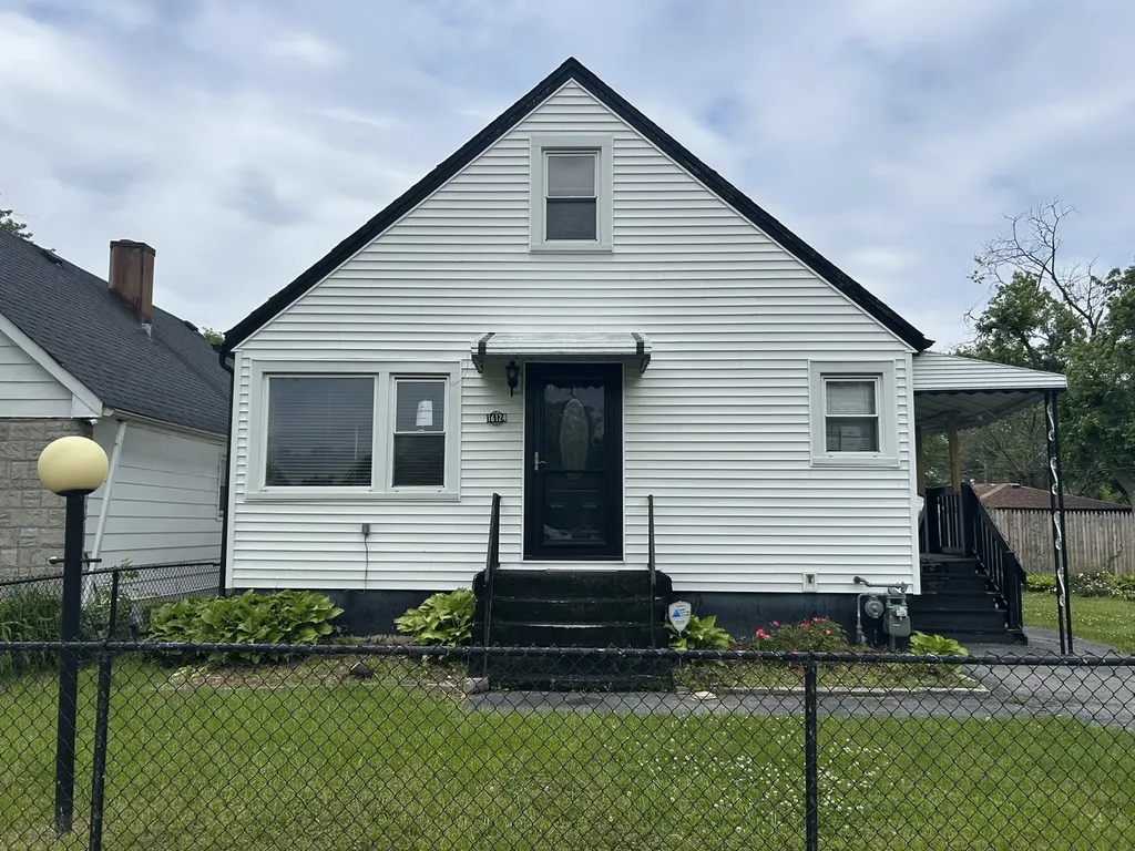 16124 Woodbridge Avenue Harvey IL 60426
