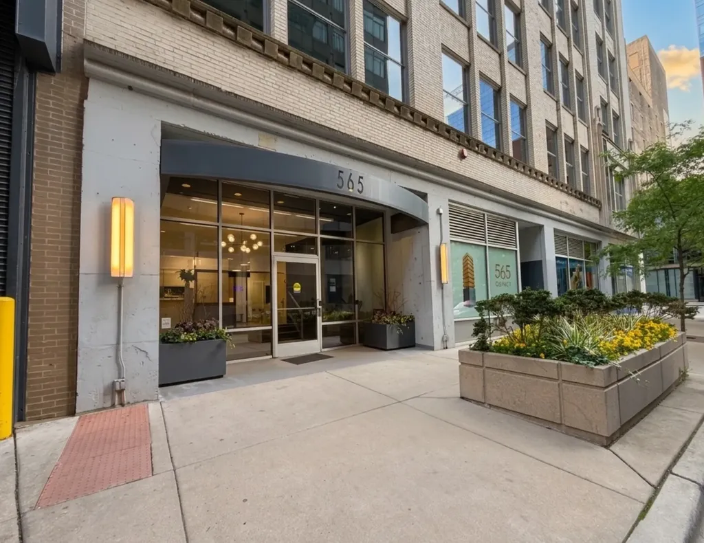 565 West Quincy Street Chicago IL 60661