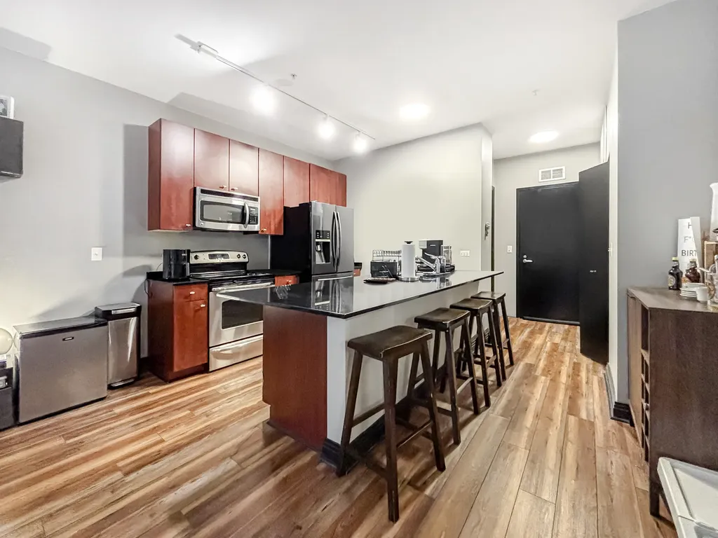 565 West Quincy Street Chicago IL 60661