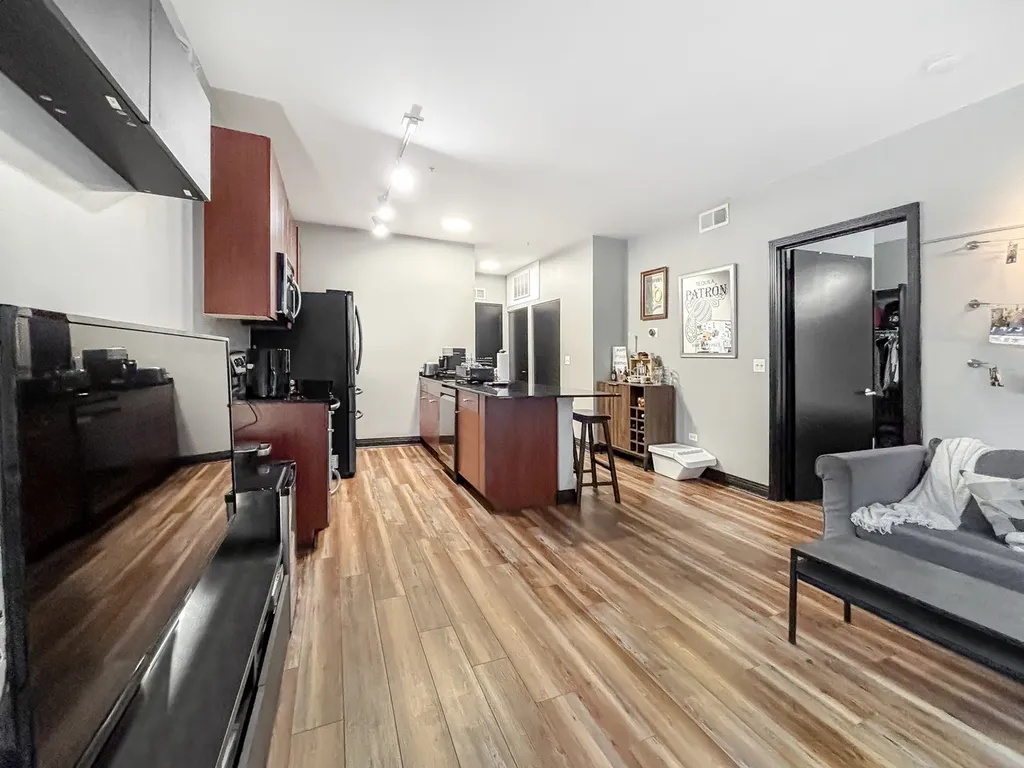 565 West Quincy Street Chicago IL 60661
