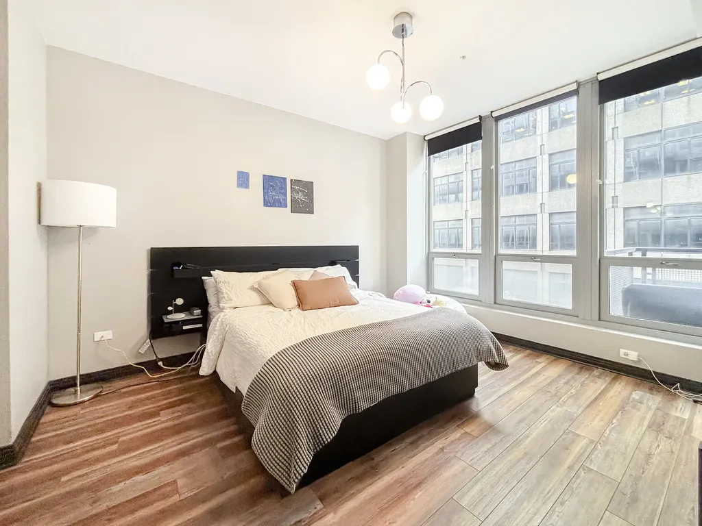 565 West Quincy Street Chicago IL 60661