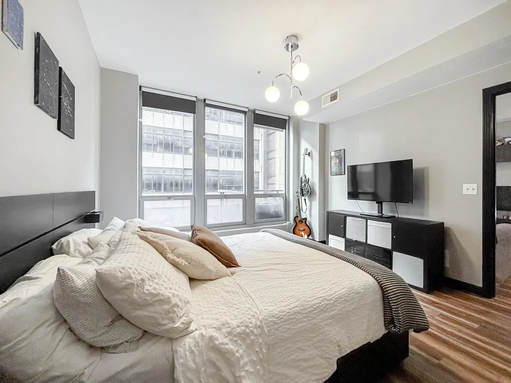 565 West Quincy Street Chicago IL 60661