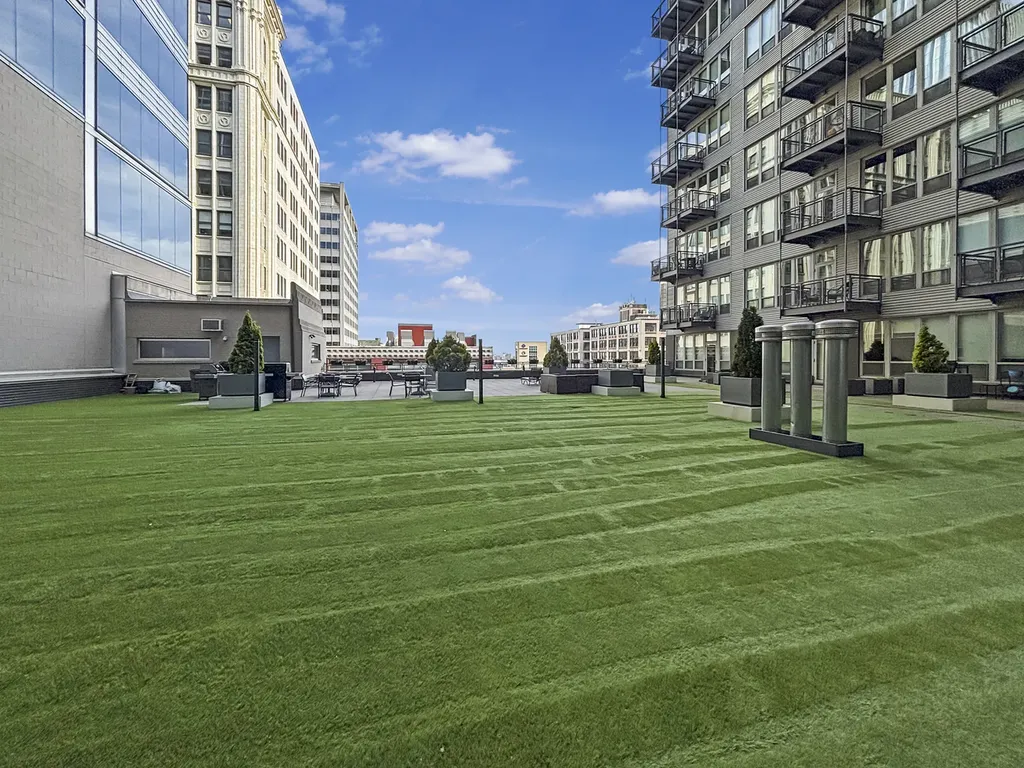 565 West Quincy Street Chicago IL 60661