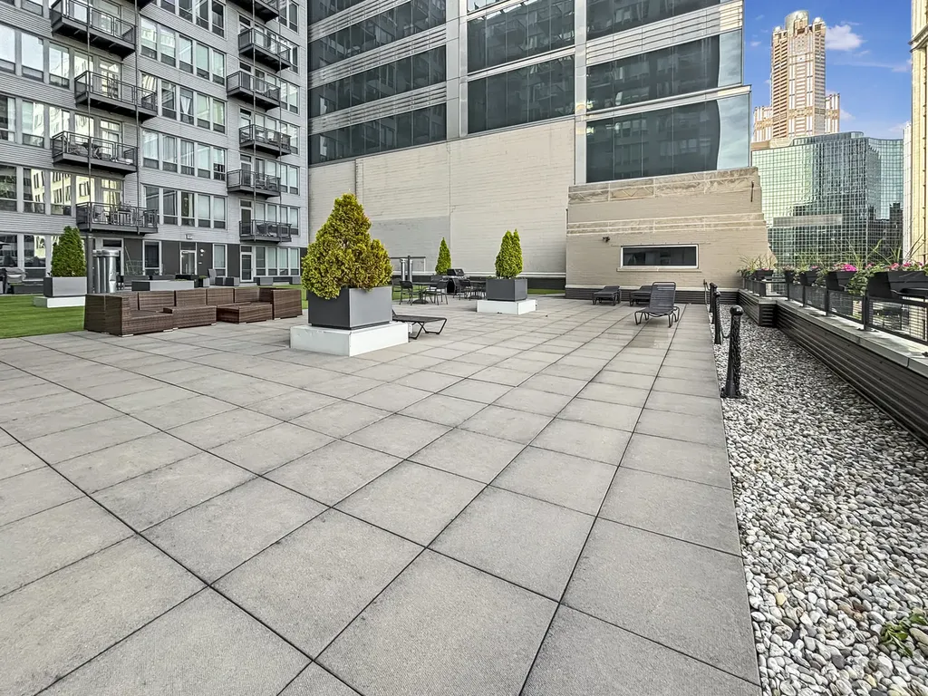 565 West Quincy Street Chicago IL 60661