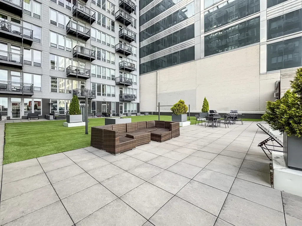 565 West Quincy Street Chicago IL 60661