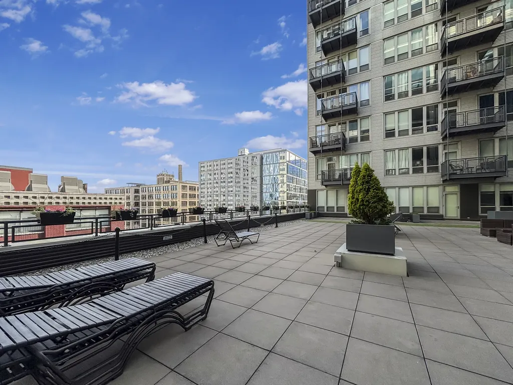 565 West Quincy Street Chicago IL 60661