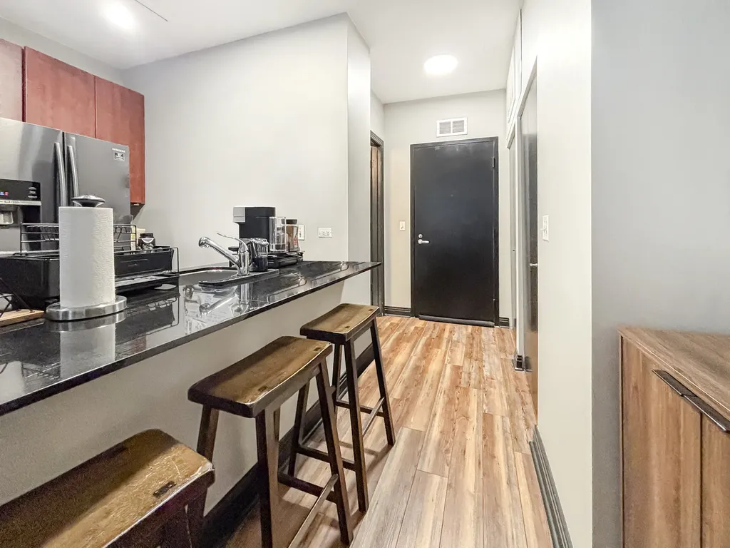 565 West Quincy Street Chicago IL 60661